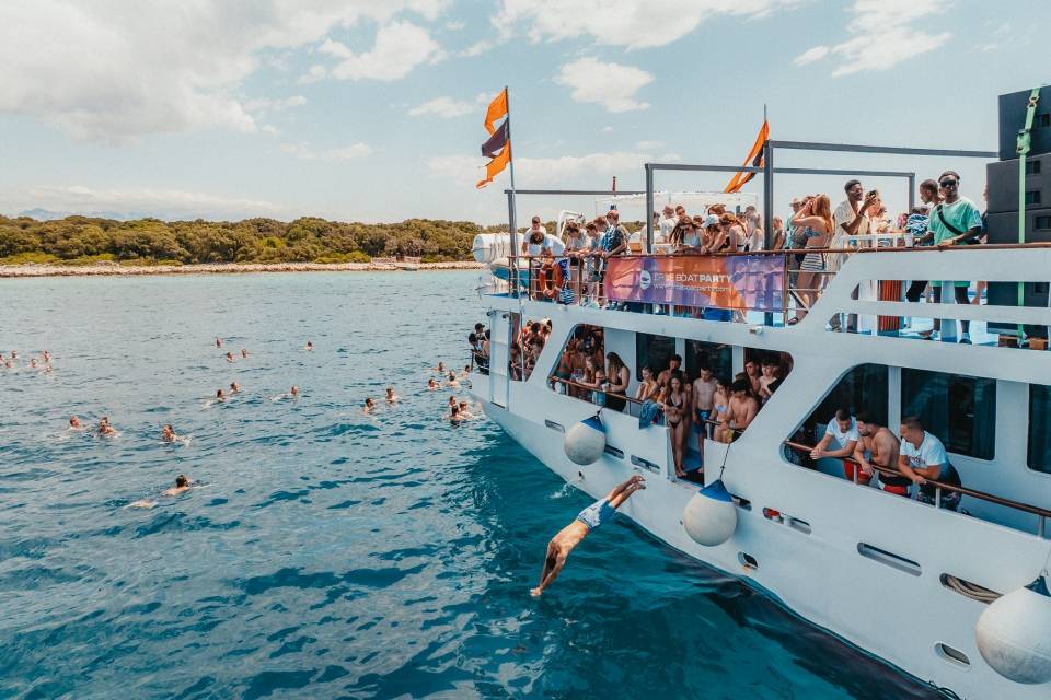 Free boat party for your Noa Glamping Resort booking at Zrce Beach!